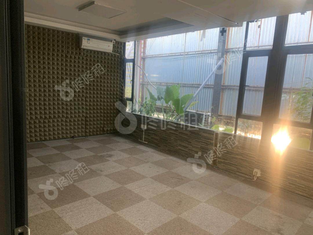 天盈创意园_340平_精装_办公室开间