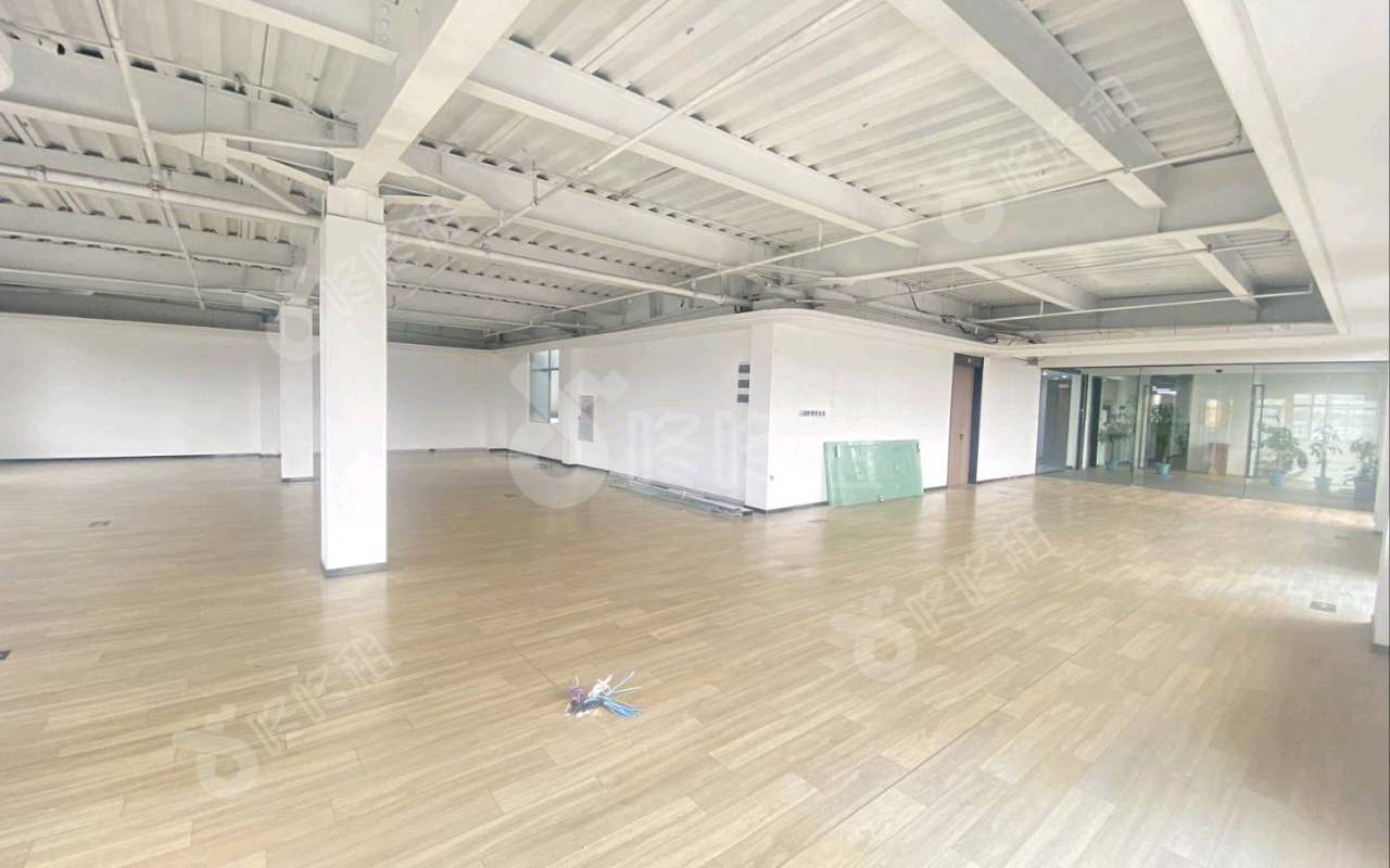 乐天智谷_354平_精装_办公室开间