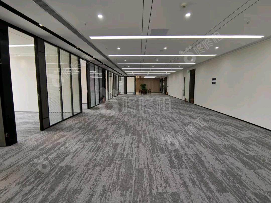 宝中卓越时代广场_750平_精装_办公室开间