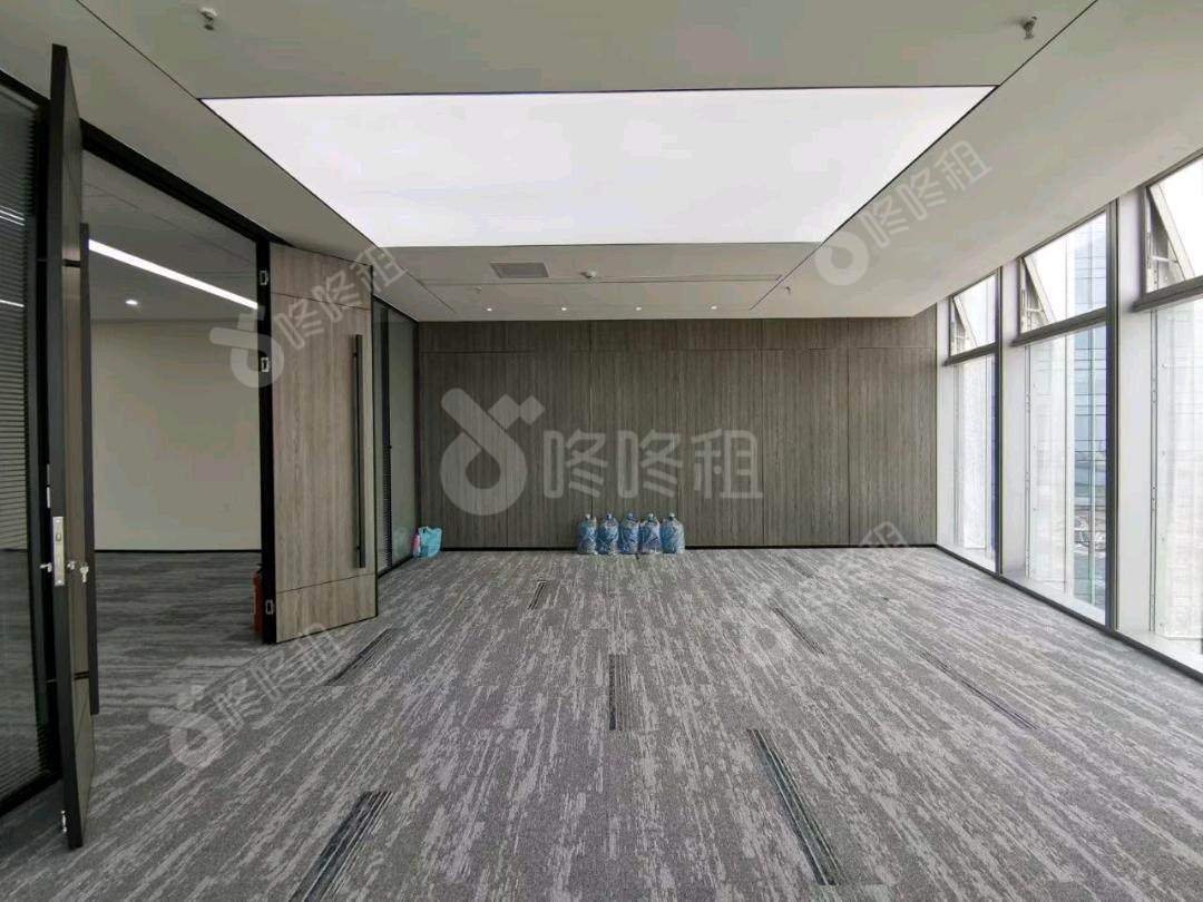 宝中卓越时代广场_750平_精装_办公室隔间