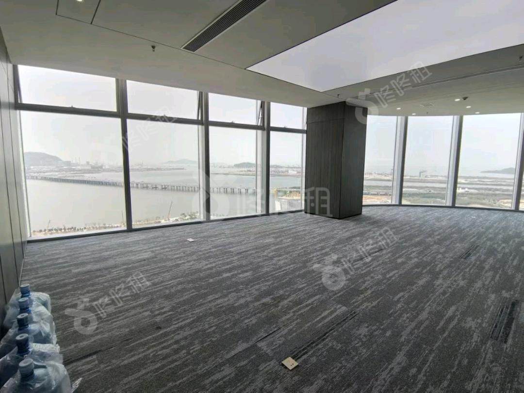 宝中卓越时代广场_750平_精装_办公室隔间