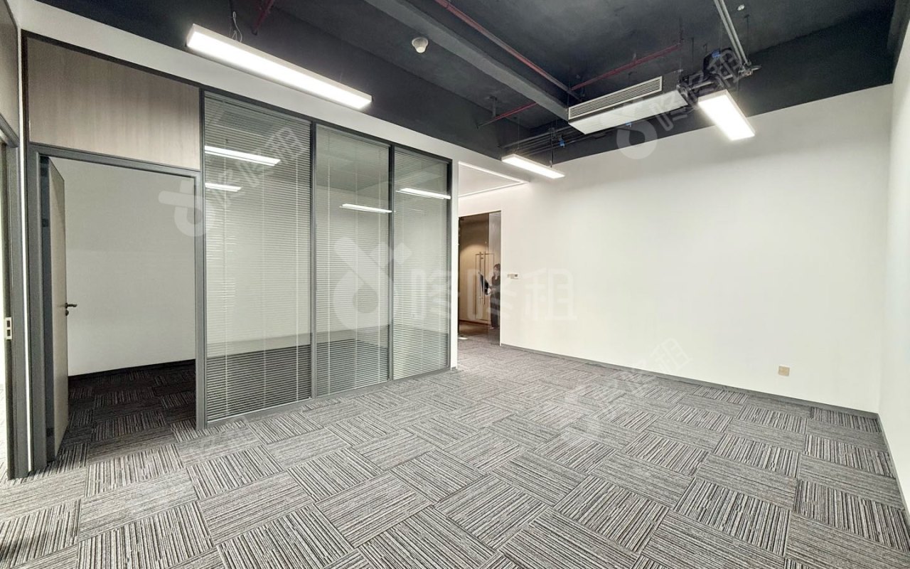 立润富达广场_98平_精装_办公室开间