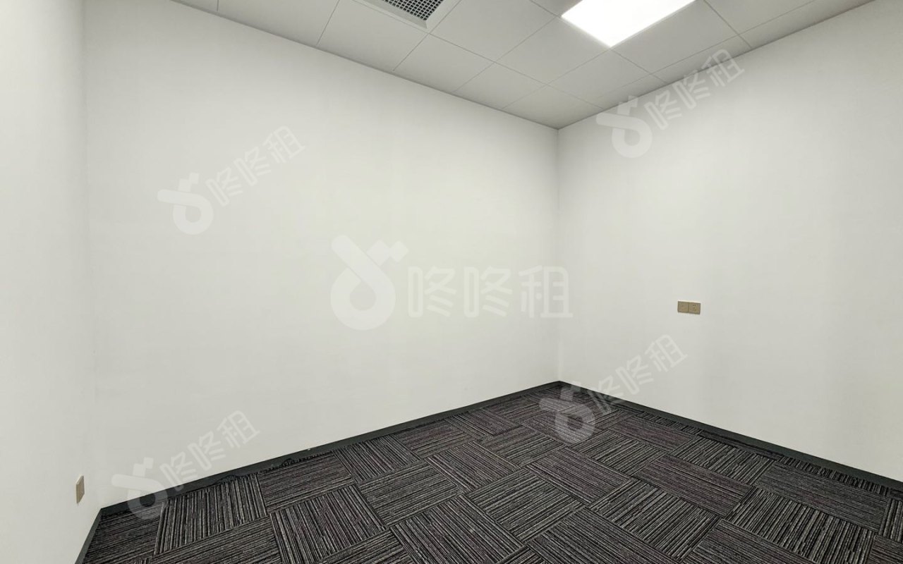 立润富达广场_98平_精装_办公室隔间