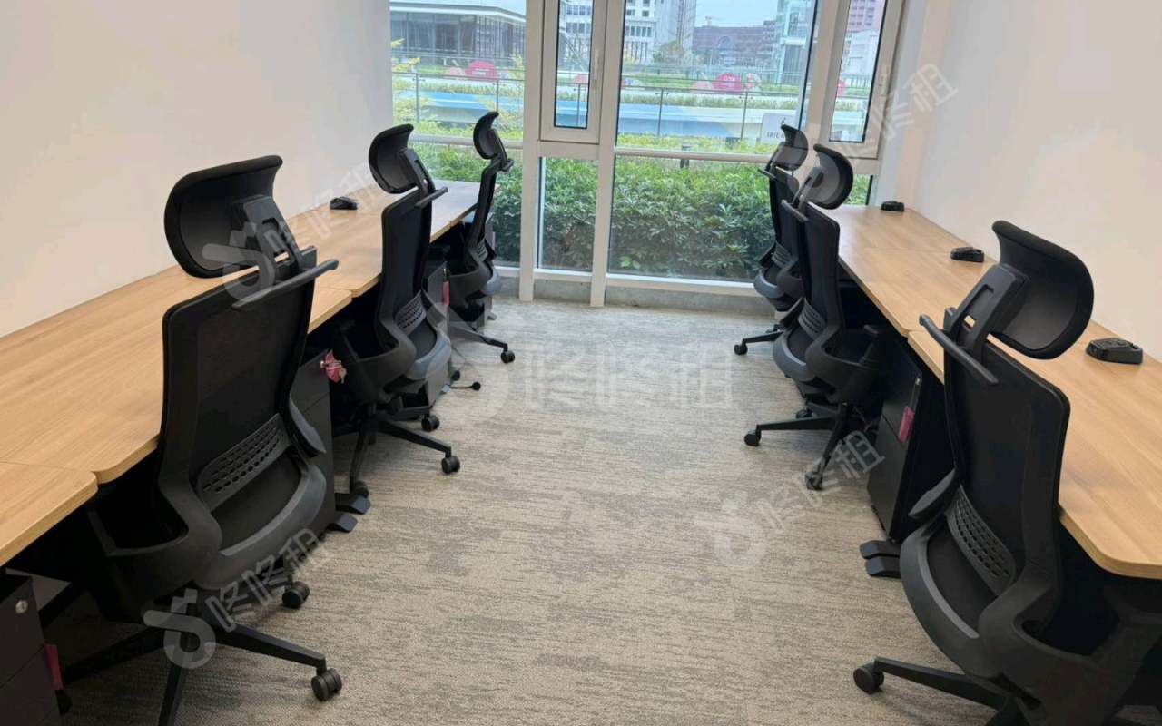 知识城广场_100平_精装_办公室开间