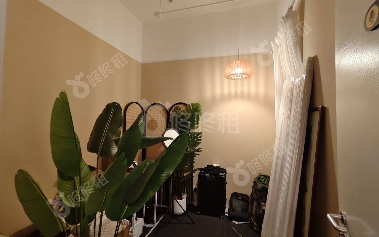 深业泰然大厦_400平_精装_办公室隔间