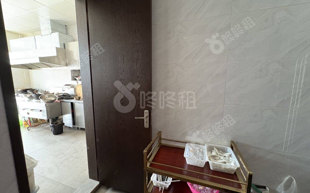 万科云创_852平_豪装_办公室隔间