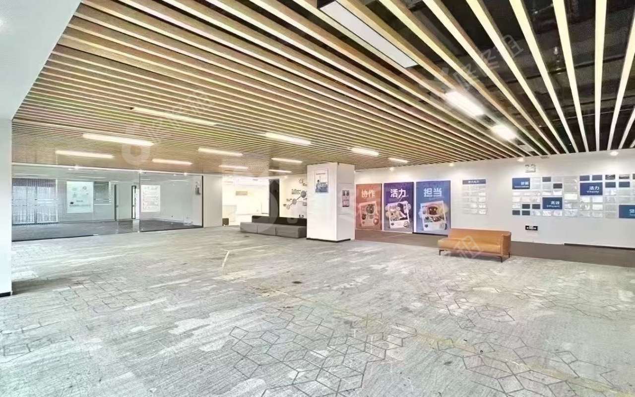 GDC环球数码大厦_1300平_豪装_办公室开间