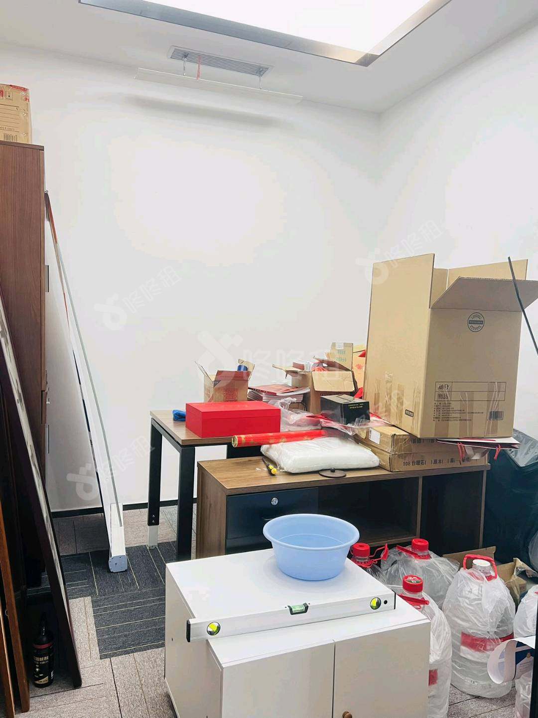 振业国际商务中心_288平_精装_办公室隔间