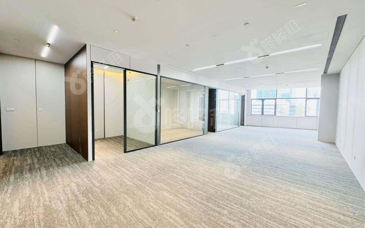 国人通信大厦_359平_精装_办公室开间