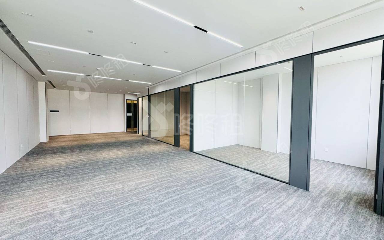 国人通信大厦_359平_精装_办公室开间