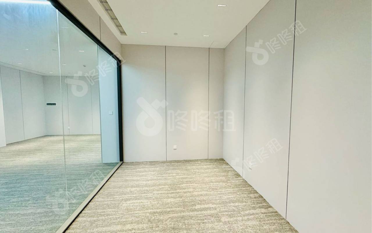 国人通信大厦_359平_精装_办公室隔间