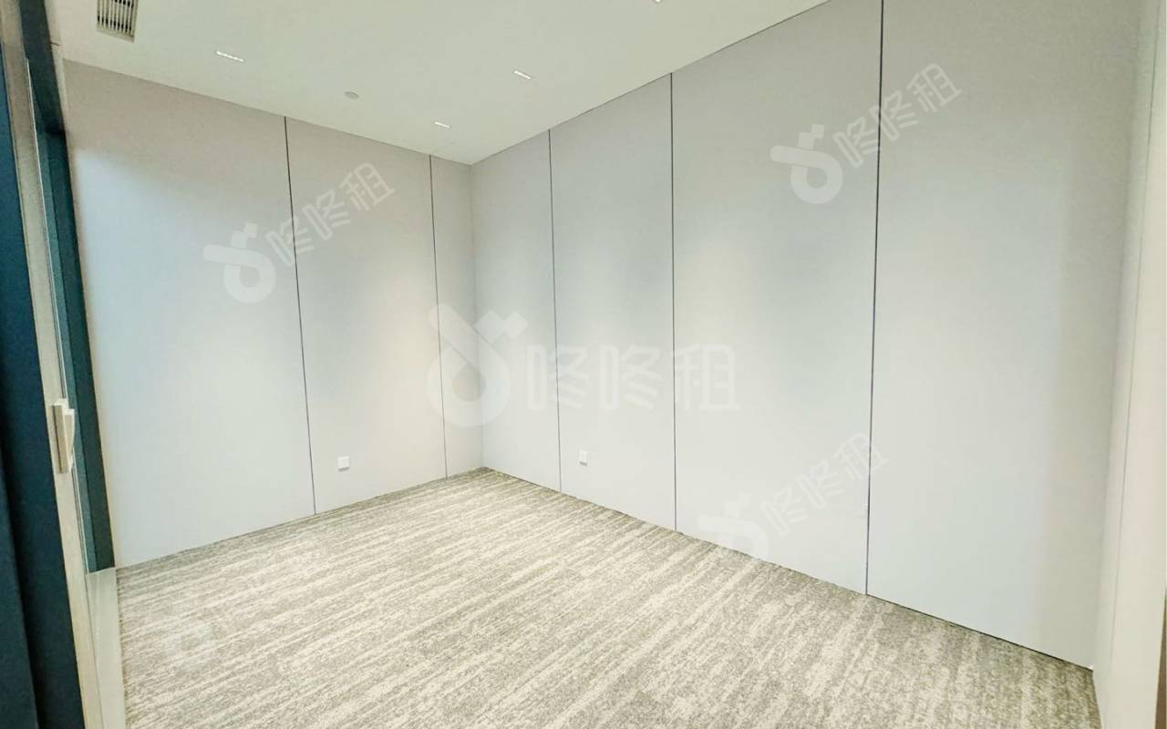 国人通信大厦_359平_精装_办公室隔间