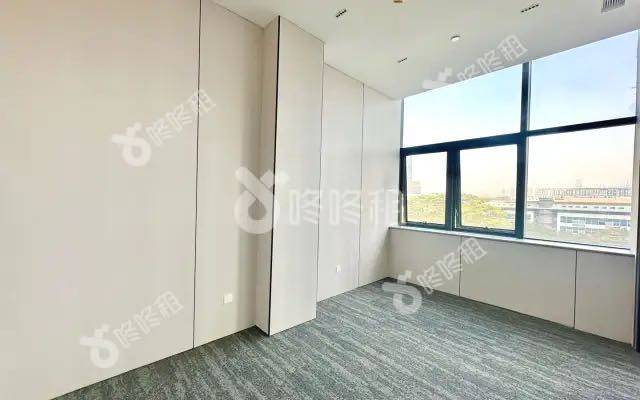 国人通信大厦_520平_精装_办公室隔间