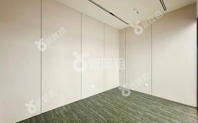国人通信大厦_520平_精装_办公室隔间