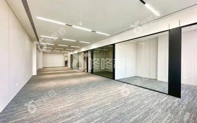 国人通信大厦_520平_精装_办公室开间