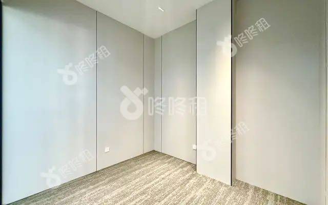 国人通信大厦_520平_精装_办公室隔间