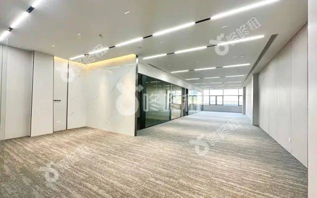 国人通信大厦_520平_精装_办公室开间