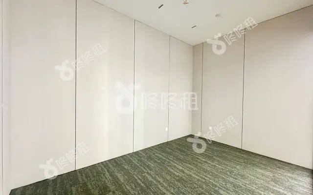 国人通信大厦_520平_精装_办公室隔间