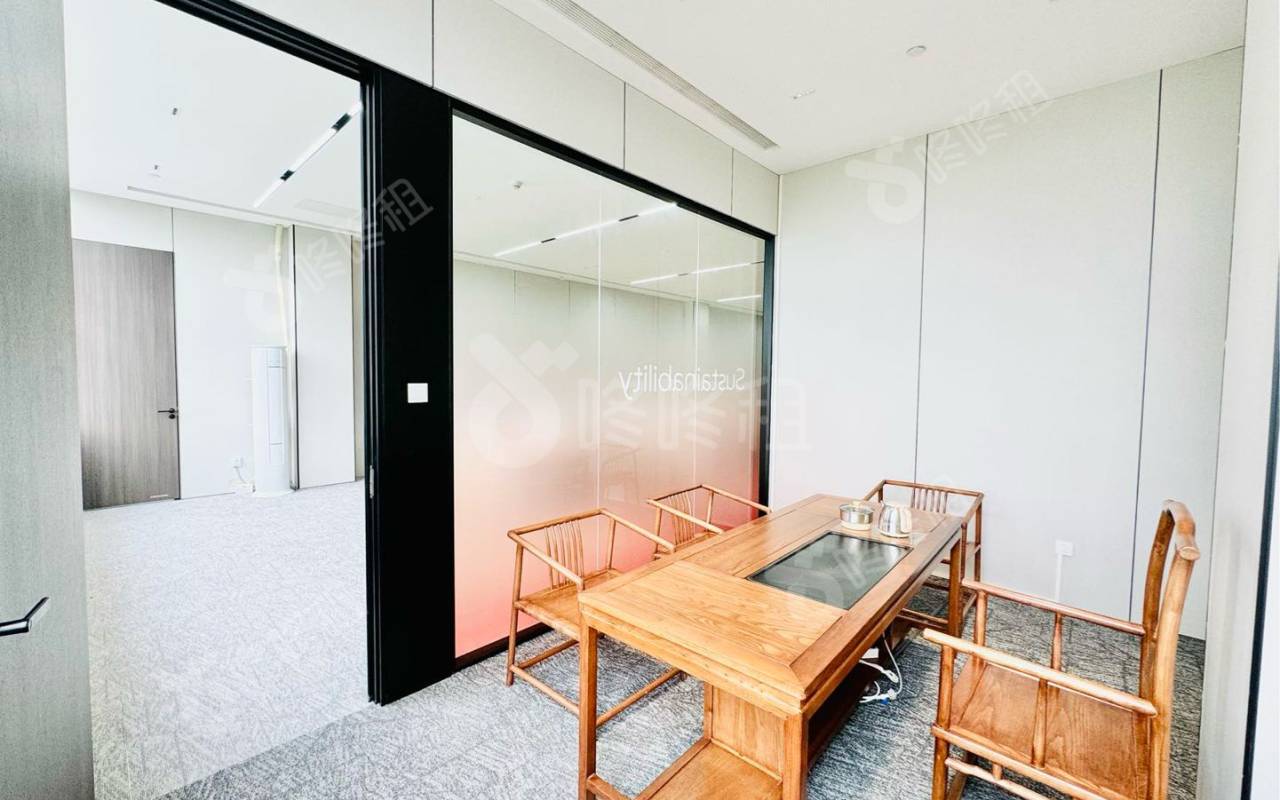 国人通信大厦_465平_精装_办公室隔间