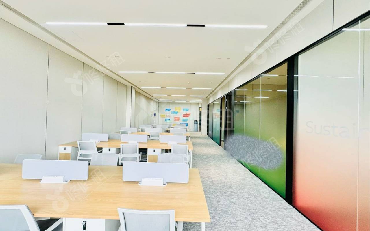 国人通信大厦_465平_精装_办公室开间