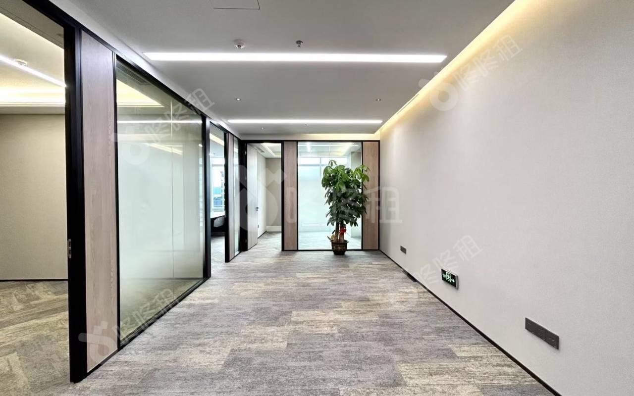 金中环商务大厦_218平_豪装_办公室开间
