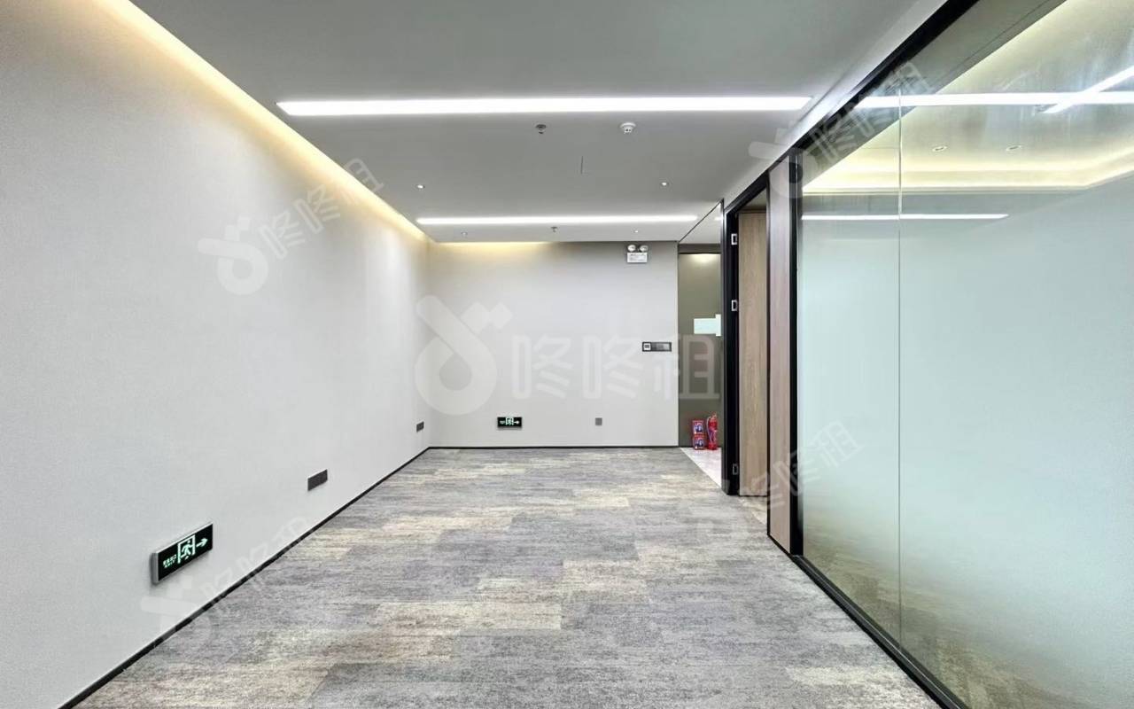 金中环商务大厦_218平_豪装_办公室开间