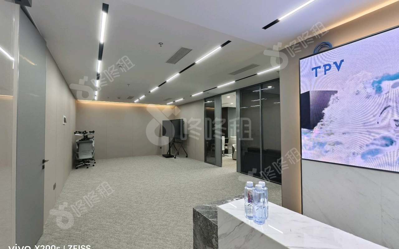中洲控股中心_196平_精装_办公室开间