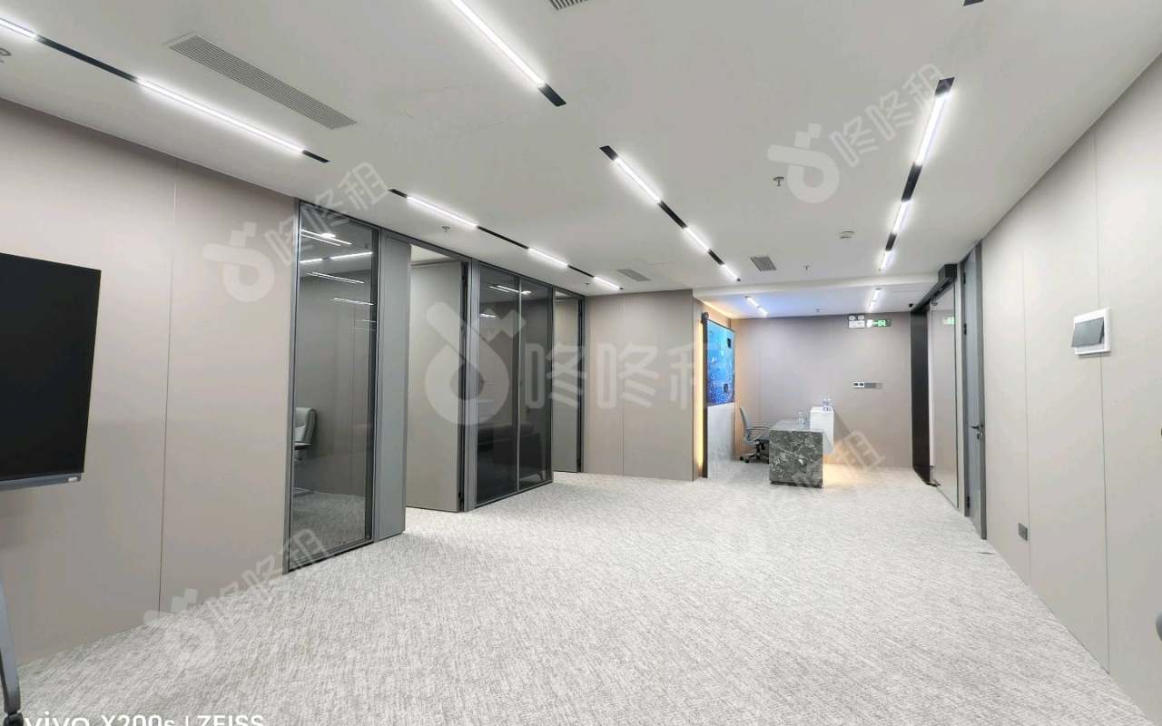 中洲控股中心_196平_精装_办公室开间