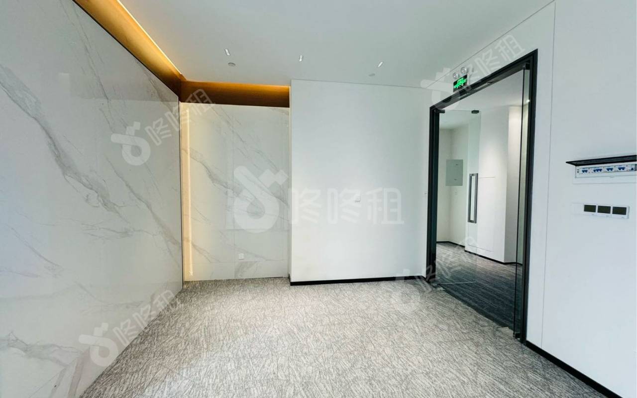 国人通信大厦_356平_豪装_前台