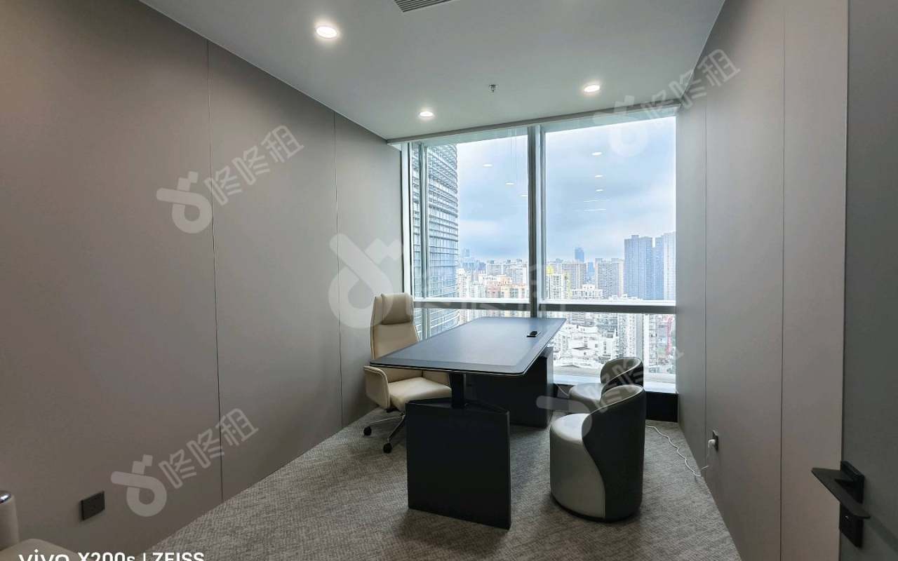 中洲控股中心_196平_精装_办公室隔间