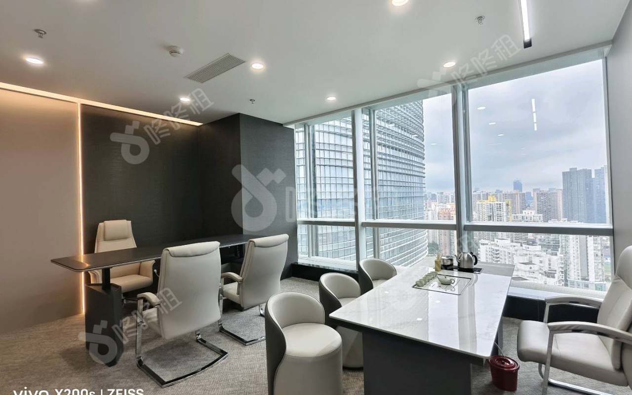 中洲控股中心_196平_精装_办公室隔间
