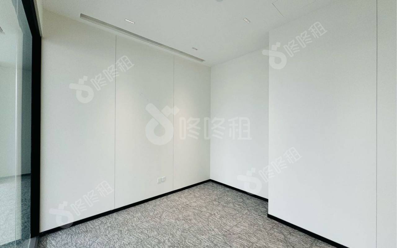 国人通信大厦_356平_豪装_办公室隔间