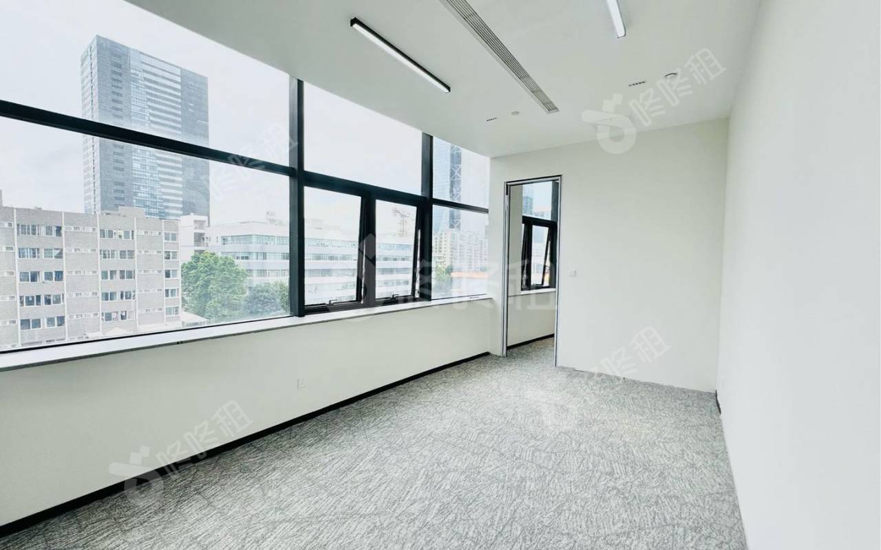 国人通信大厦_356平_豪装_办公室隔间