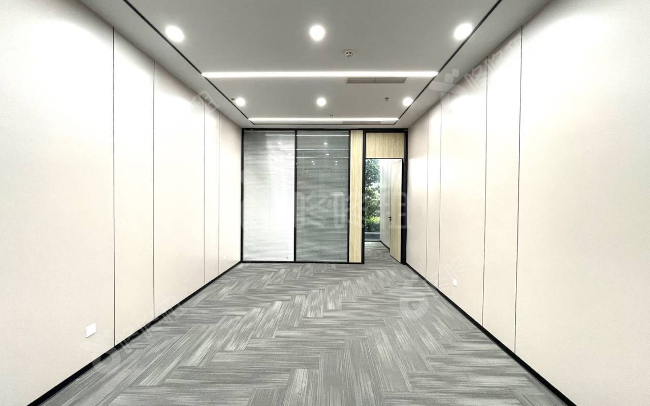 前海香缤国际金融中心_68.54平_精装_办公室开间