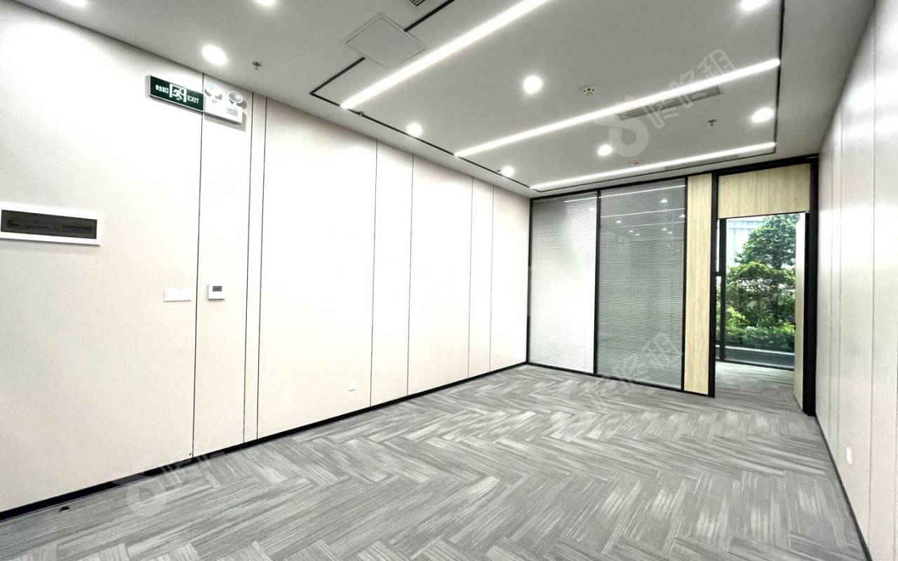 前海香缤国际金融中心_68.54平_精装_办公室开间
