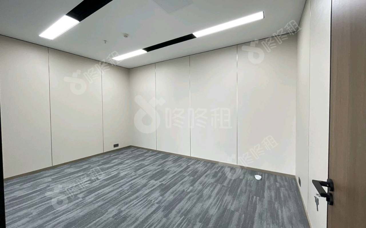 龙华设计产业园_437平_豪装_办公室隔间
