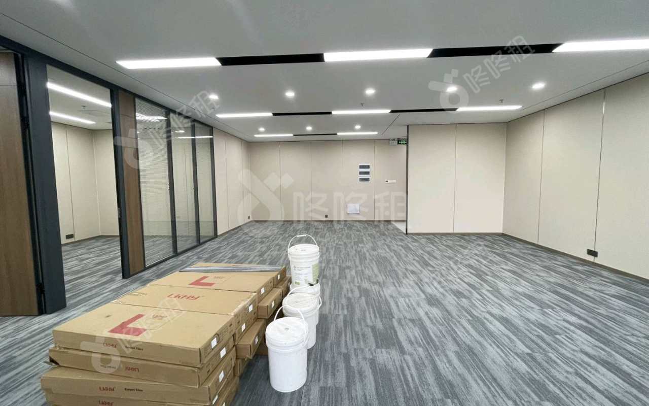 龙华设计产业园_274平_精装_办公室开间