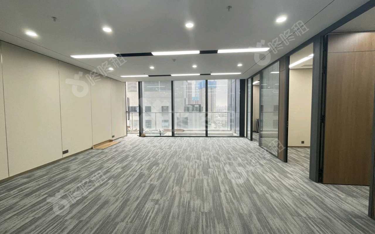 龙华设计产业园_260平_精装_办公室开间
