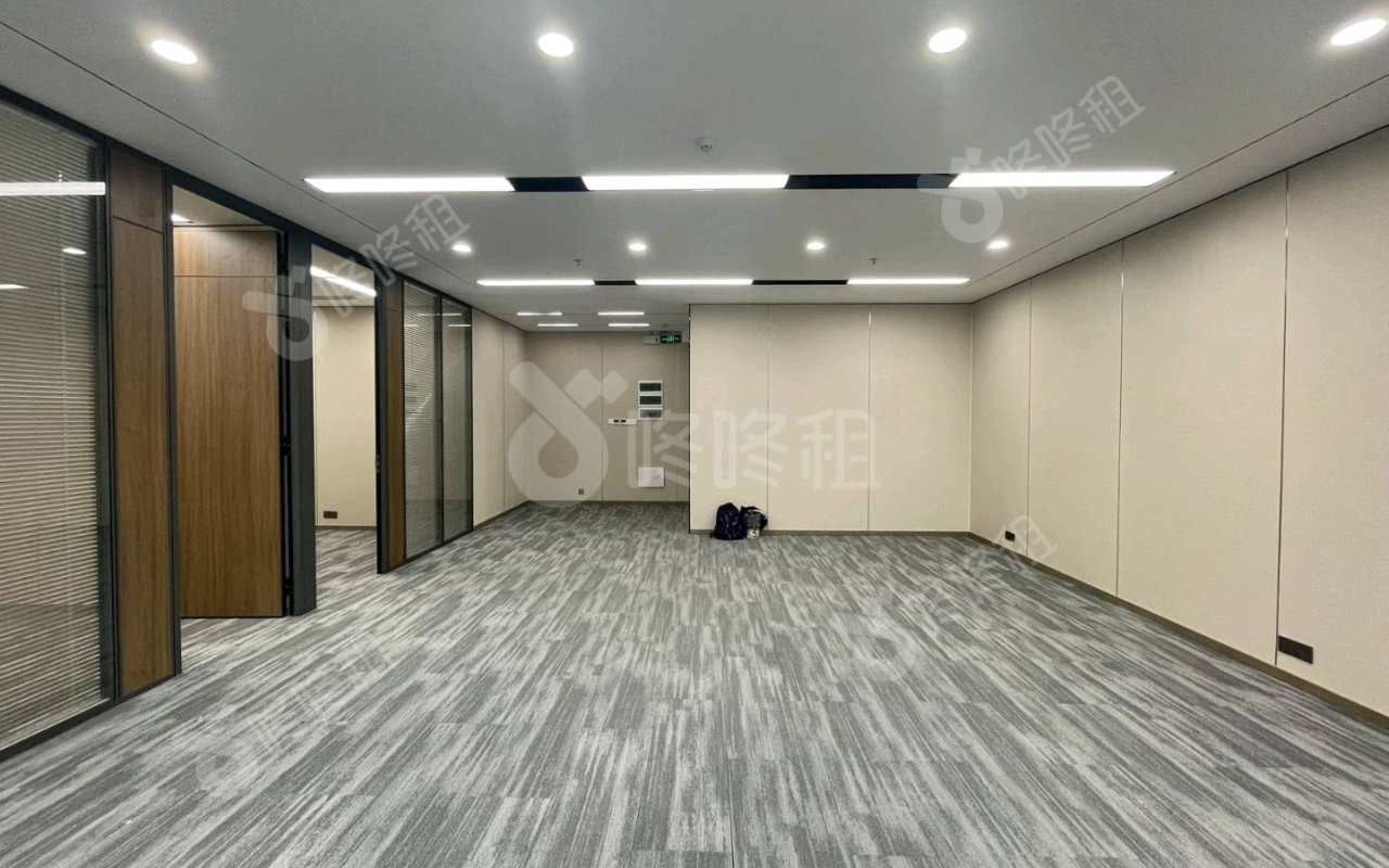 龙华设计产业园_260平_精装_办公室开间