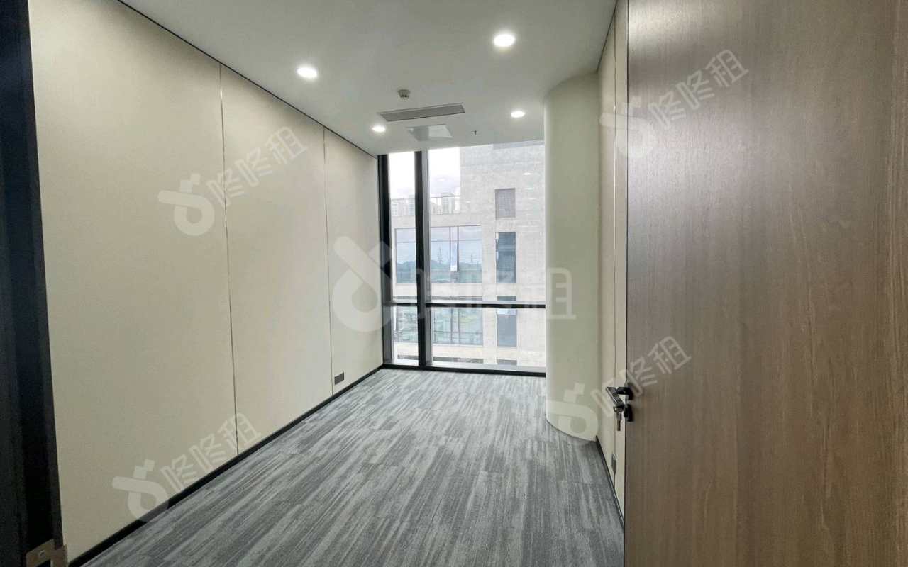 龙华设计产业园_245平_精装_办公室隔间
