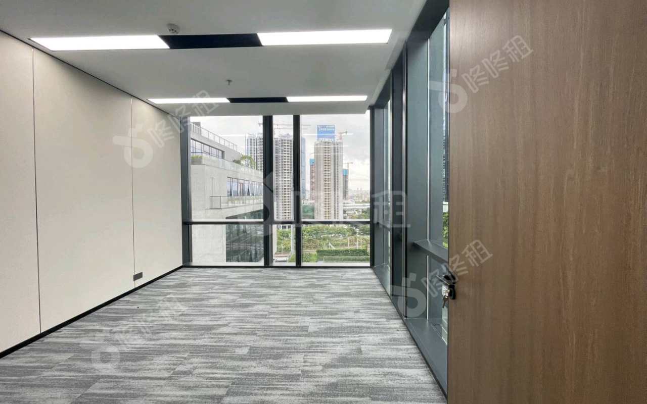 龙华设计产业园_340平_精装_办公室隔间