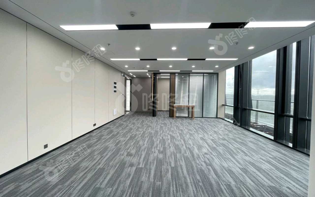 龙华设计产业园_245平_精装_办公室开间