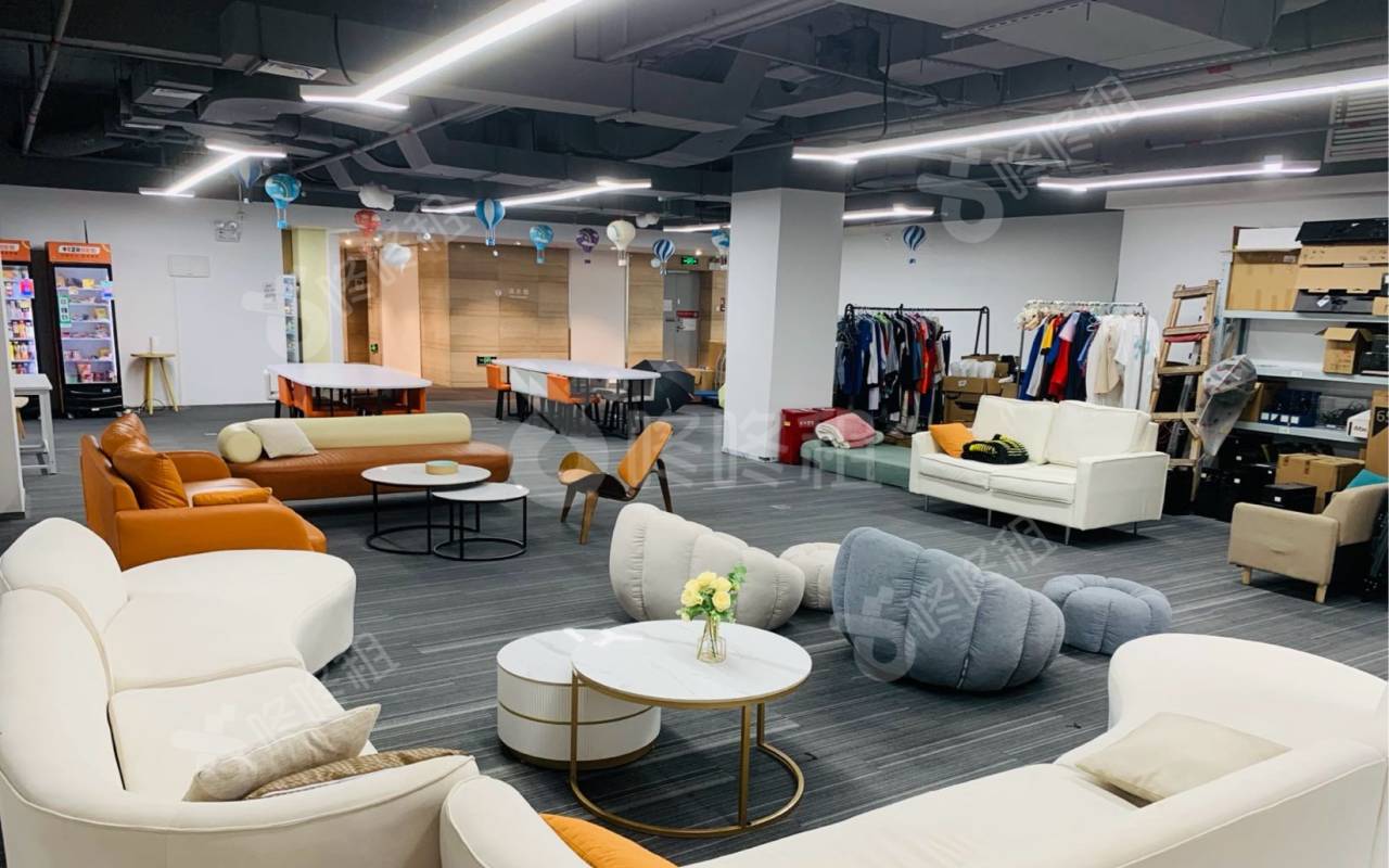 A8音乐大厦_726.5平_精装_办公室开间