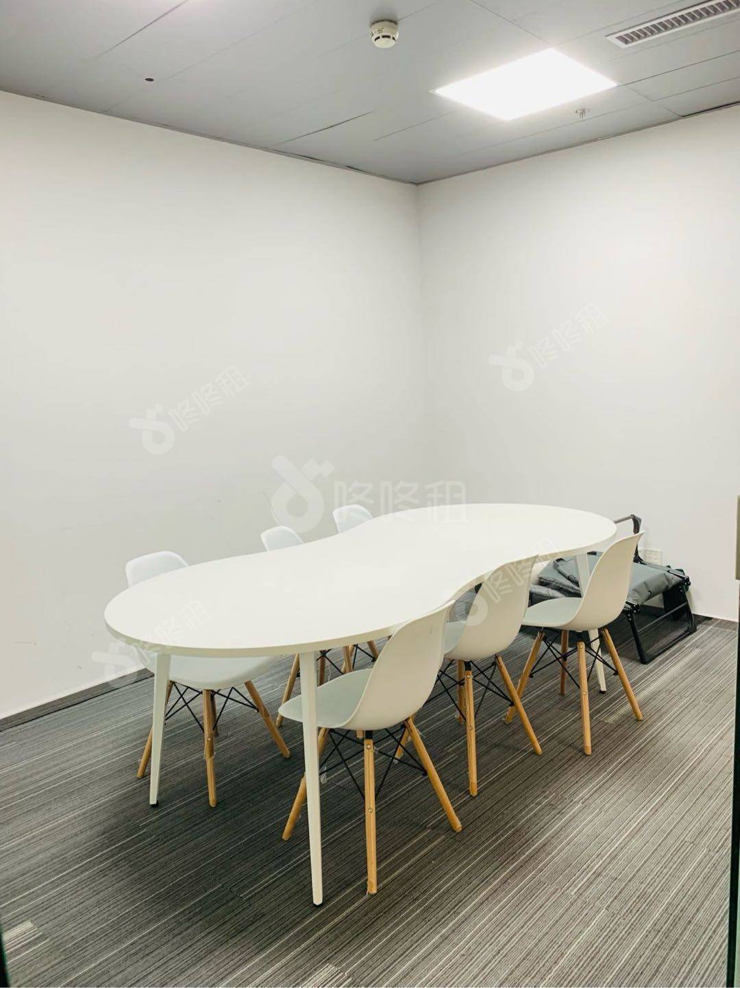 A8音乐大厦_726.5平_精装_办公室隔间