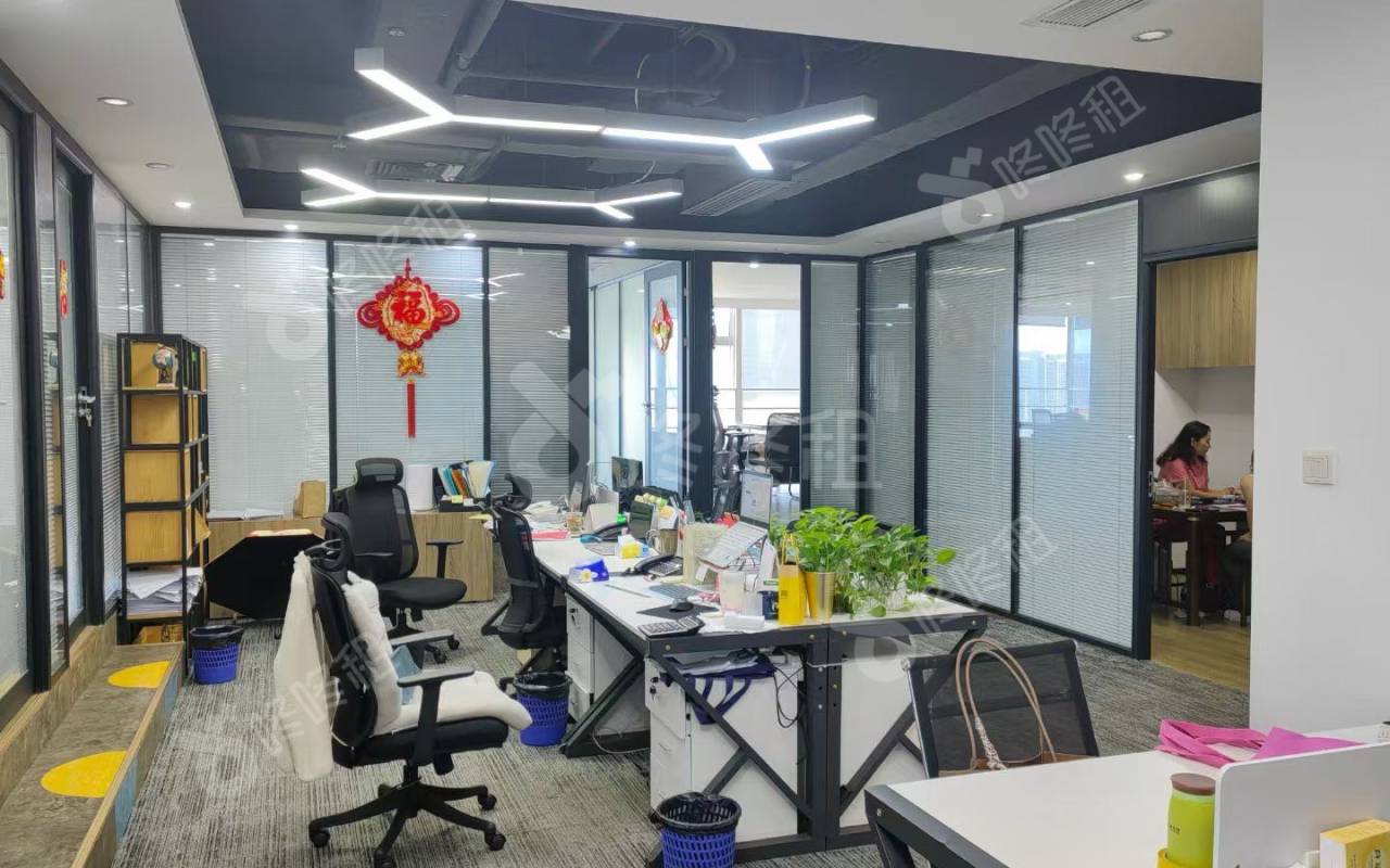 星河世纪大厦_200平_精装_办公室开间