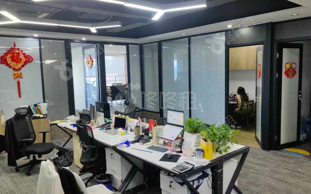 星河世纪大厦_200平_精装_办公室开间