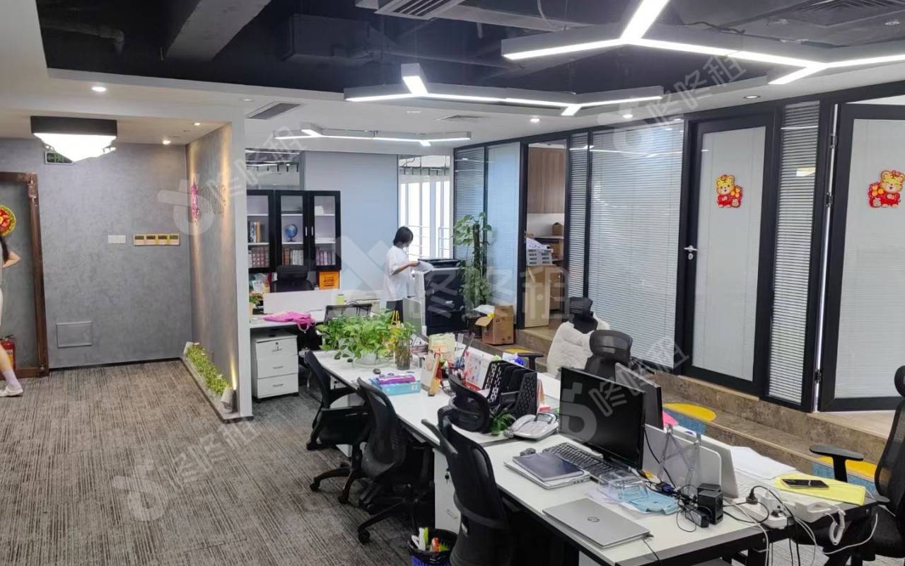 星河世纪大厦_200平_精装_办公室开间