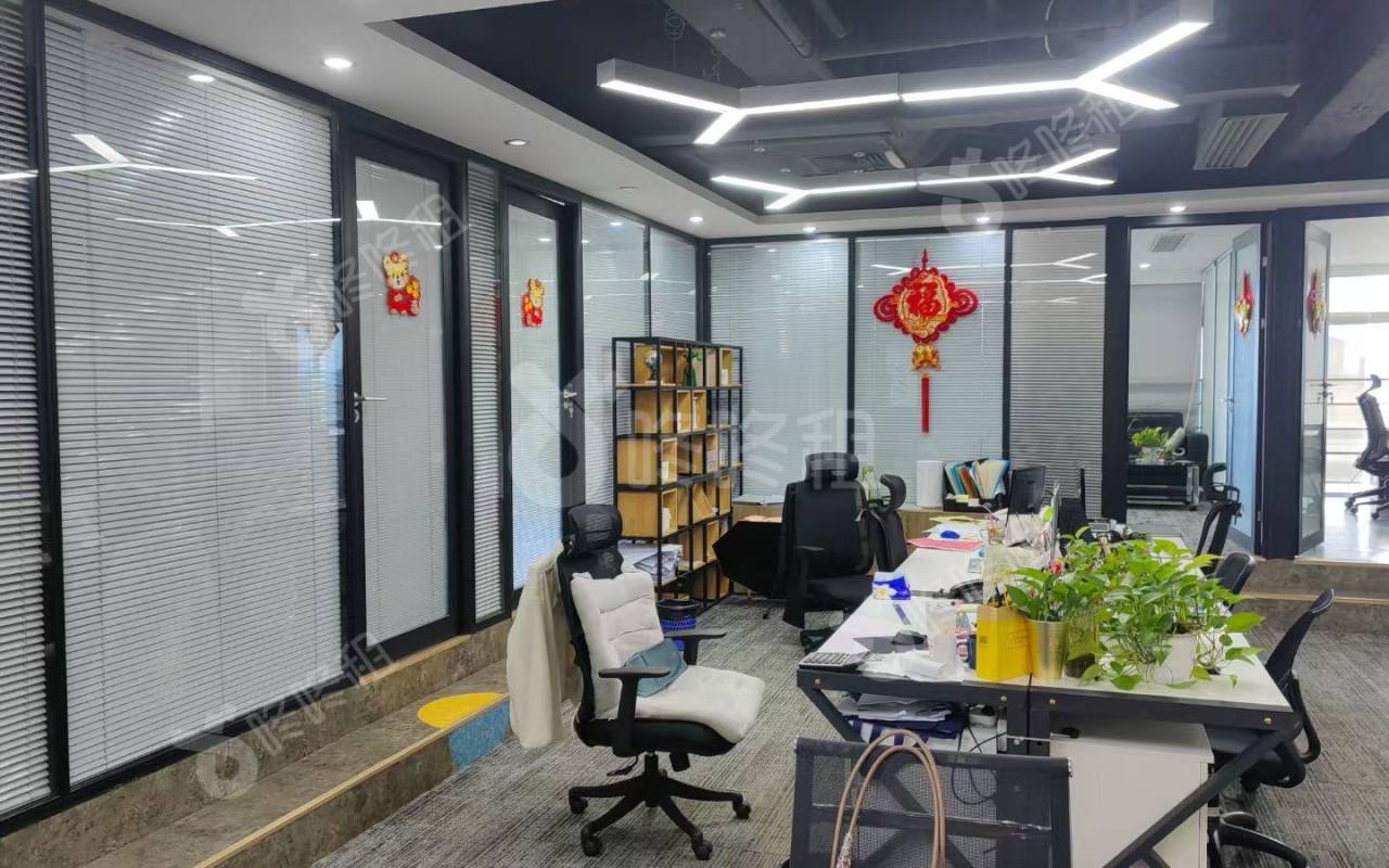 星河世纪大厦_200平_精装_办公室开间