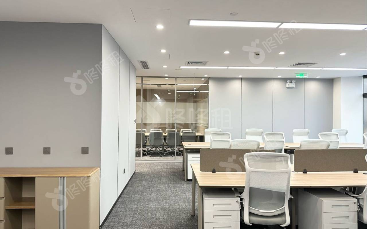 华润置地大厦_208平_精装_办公室开间