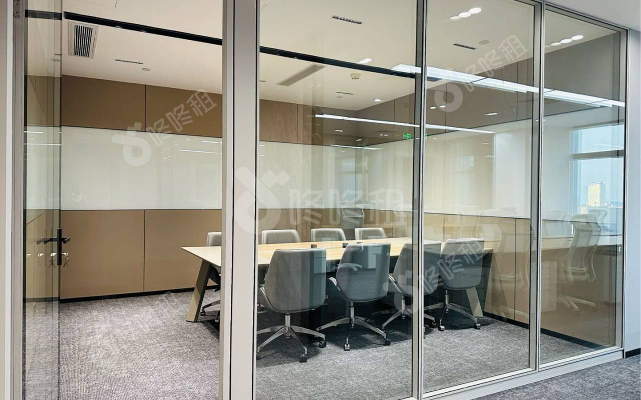 华润置地大厦_208平_精装_办公室隔间